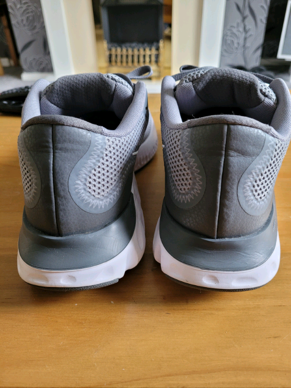 nike react trainers size 9